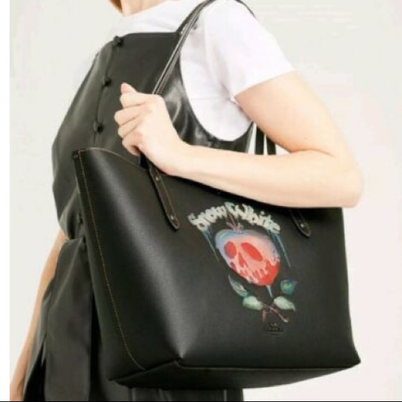 Coach Dark Disney collection - Picture 2 of 2